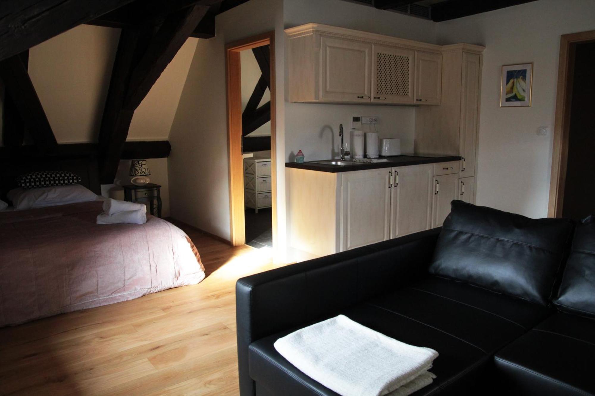 Old Town Boutique Apartments Прага Стая снимка