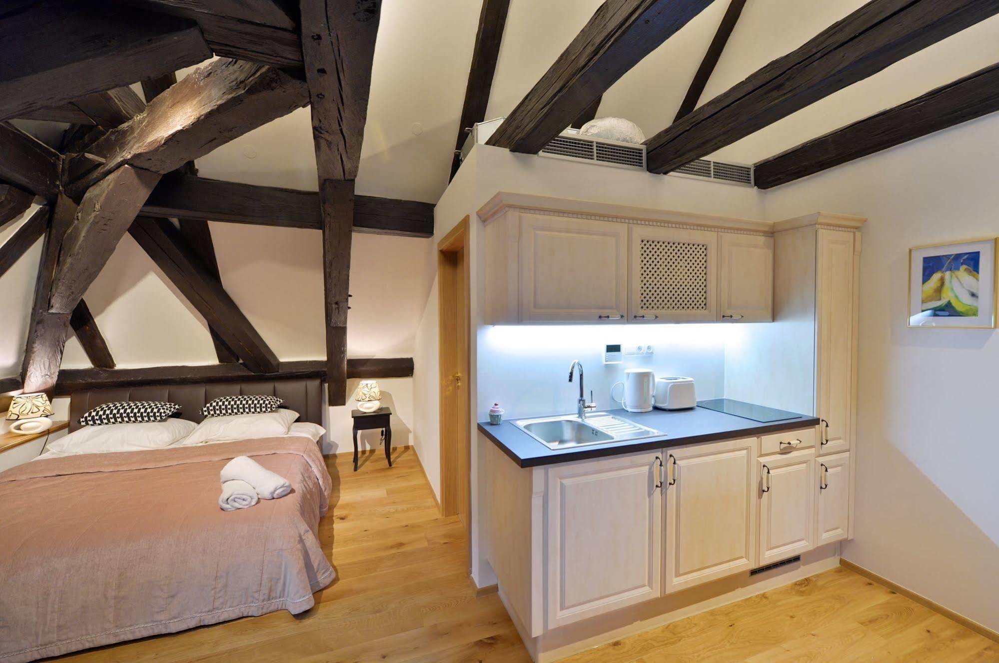 Old Town Boutique Apartments Прага Екстериор снимка